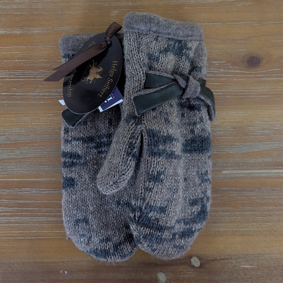 Mittens - Picture 1 of 5